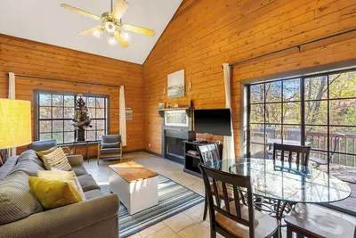 Image de Rustic Shore Cabin - Stay for 6