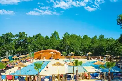 Image de Mobil-home | Classic | 3 Ch. | 6 pers. | Terrasse surélevée