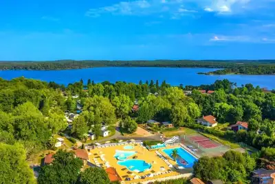 Image de Mobil-home | Classic | 2 Ch. | 4/6 pers. | Terrasse surélevée