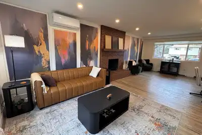 Image de Sleeps 15-Perfect for Teams & Families-Hot Tub-Theater-Arcade-Boulder/Red Rocks