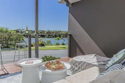 Image de Creekfront Escape with Stunning Water Views