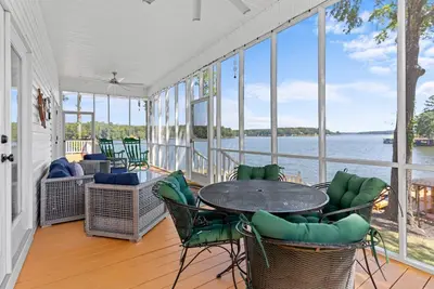 Image de Lake Sinclair Point Lot Views, kayaks, pickleball