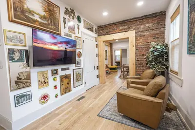 Image de Spacious Comfortable 4-bed 2-Bath house in Heart of Ohio City in Cleveland