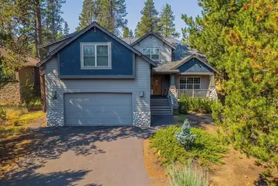 Image de New Luxury, spacious 4 br/4 ba with new furnishings + Sharc passes