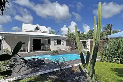 Image de Villa Pampa à Saint François : détente, piscine et ambiance tropicale pour 4