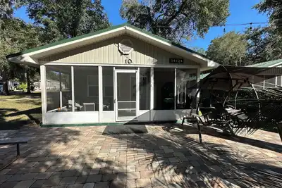 Image de \t\n#10 2-bedroom cottage in Salt Springs Under New Manage. Ice machine on site.