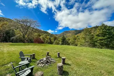 Image de Lodge Lore: Private Riverfront Retreat | 3 Cabins