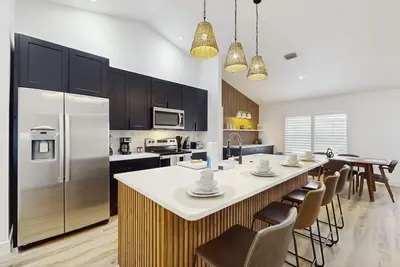 Image de Luxury Waterfront Escape with Heated Pool, Hot Tub, & Outdoor Patio! 🌊