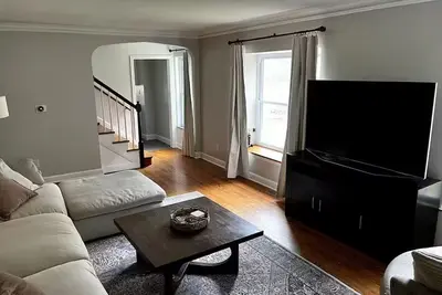 Image de Peaceful Charleston Wv Escape Fast Airport Access