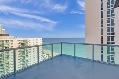 Image de Oceanfront Penthouse with Pool and Beach Access