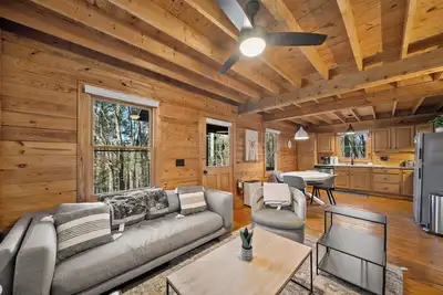 Image de Charming Cabin for 4 near Boone–Fox Trail Cabin