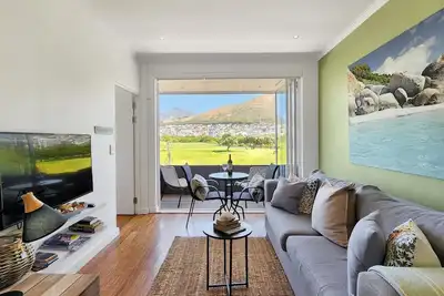 Image de Mouille Point 2br - Stadium & Mountain Views