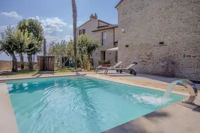 Image de Charming villa with pool nestled in a medieval village in the Marche region, just 30 minutes from th