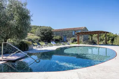 Image de Belle maison de vacances privée pour 10 personnes avec climatisation, piscine privée, Wifi et Tv