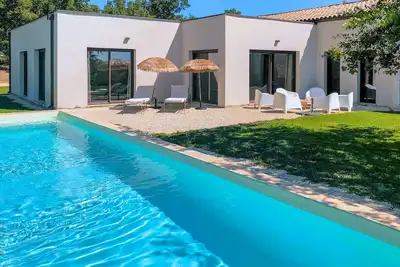 Image de Superbe maison à Grignan avec piscine privée, utilisable à l'intérieur.