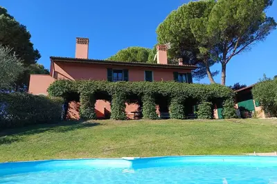 Image de Belvedere House with fenced garden and private pool in panoramic location