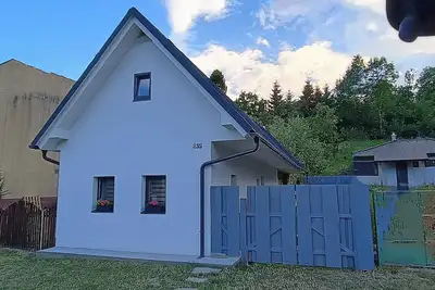 Image de Cottage in the heart of Slovak countryside, below ruin of the Castle Lednica