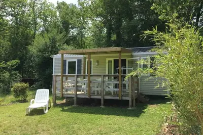 Image de Mobil-home \"Ibiza\" climatisé : Vacances en Dordogne, Piscine Partagée & Mini-Ferme près de Sarlat