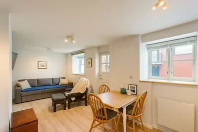 Cosy First Floor Apt near Harbour & Cafes