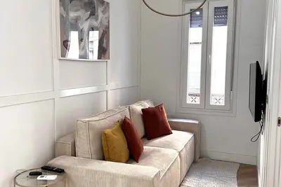 Image de Apartment downtown, New* 2 Bedrooms Top*