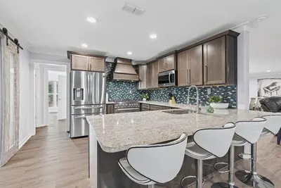 Image de Spacious 4-bedroom house in lovely Mobile with stunning enclosed pool