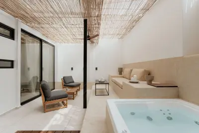 Image de 1br Backyard Jacuzzi Retreat Near Acropolis