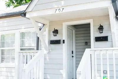 Image de Vintage One-Bedroom Retreat - Close to Duke!