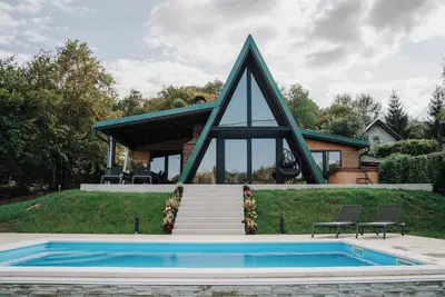 Image de A-Frame Wellness Chalet • 2 Bedrooms • Sauna, Jacuzzi & Private Pool