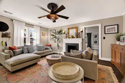 Image de Stylish Ardsley Park Bungalow in Prime Location by Lucky Savannah