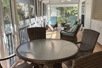 Image de Angel Home | (Long Acre Lake subdivision shares Seagull Estates amenities)