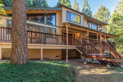 Image de Aarovan- Pet Friendly, game room