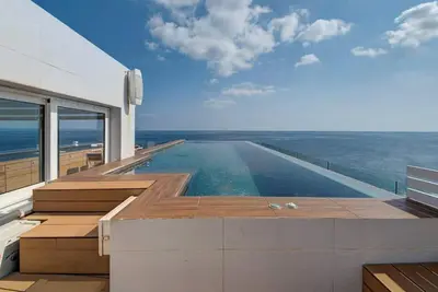 Image de Luxury 3br Seafront Duplex w/Pool, Jacuzzi & Views