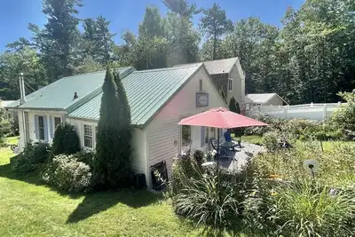 Image de 2 Bedroom 1 Bath. Short Walk To A Large Sandy Beach.