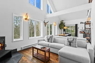 Image de 4br Retreat with Jacuzzi & Mont-Tremblant View