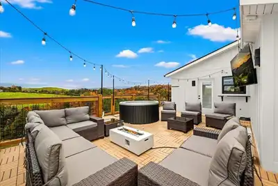 Image de *Luxurious 6bd Lodge w/ Pool | Hot Tub + Theater*