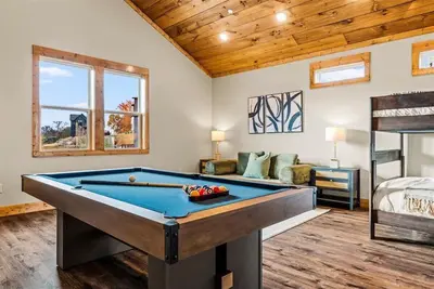 Image de *Gorgeous 6bd Pool Lodge | Fire Pit + Hot Tub! *