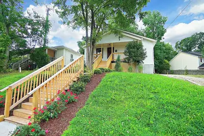 Image de Quaint 3-bedroom house with central air in charming Durham