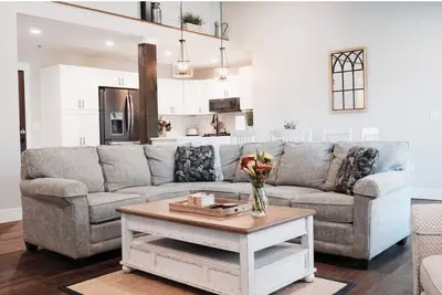 Image de 2br 2ba Condo Minutes to Dt Mystic!
