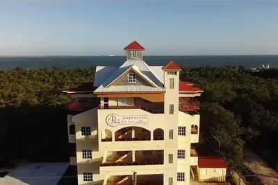 Image de Lovely 2-bedroom rental unit with free parking - 1