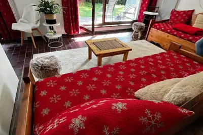 Image de Appartement cosy et sa terrasse ensoleillée avec piscine, sauna