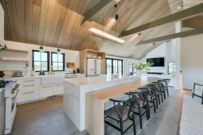 Image de Modern Madaket Compound with Pool, Cabana & Sunset Views