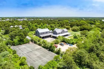 Image de 15-Bedroom Home in Surfside