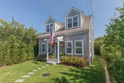 Image de Modern home on quiet lane outside town
