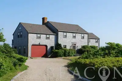 Image de Upside down colonial house