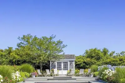 Image de Stunning custom built Nantucket home