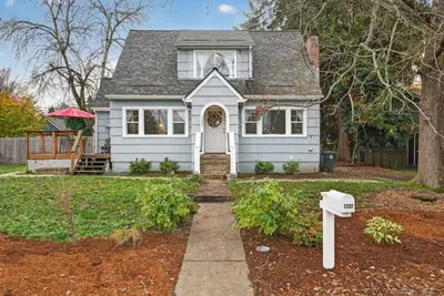 Image de Warm and Inviting 3br Craftsman with Big Kitchen
