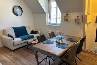 Image de T2 rénové proche Thermes avec piscine et WiFi