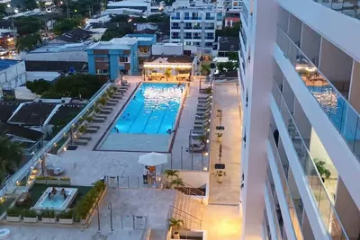 Image de Only 3 blocks from the airport and 3 minutes from the beaches