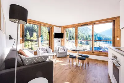 Image de Appartement T3 rénové à Courchevel avec parking privé, skis aux pieds