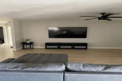 Image de House in Henderson with Pool and backyard